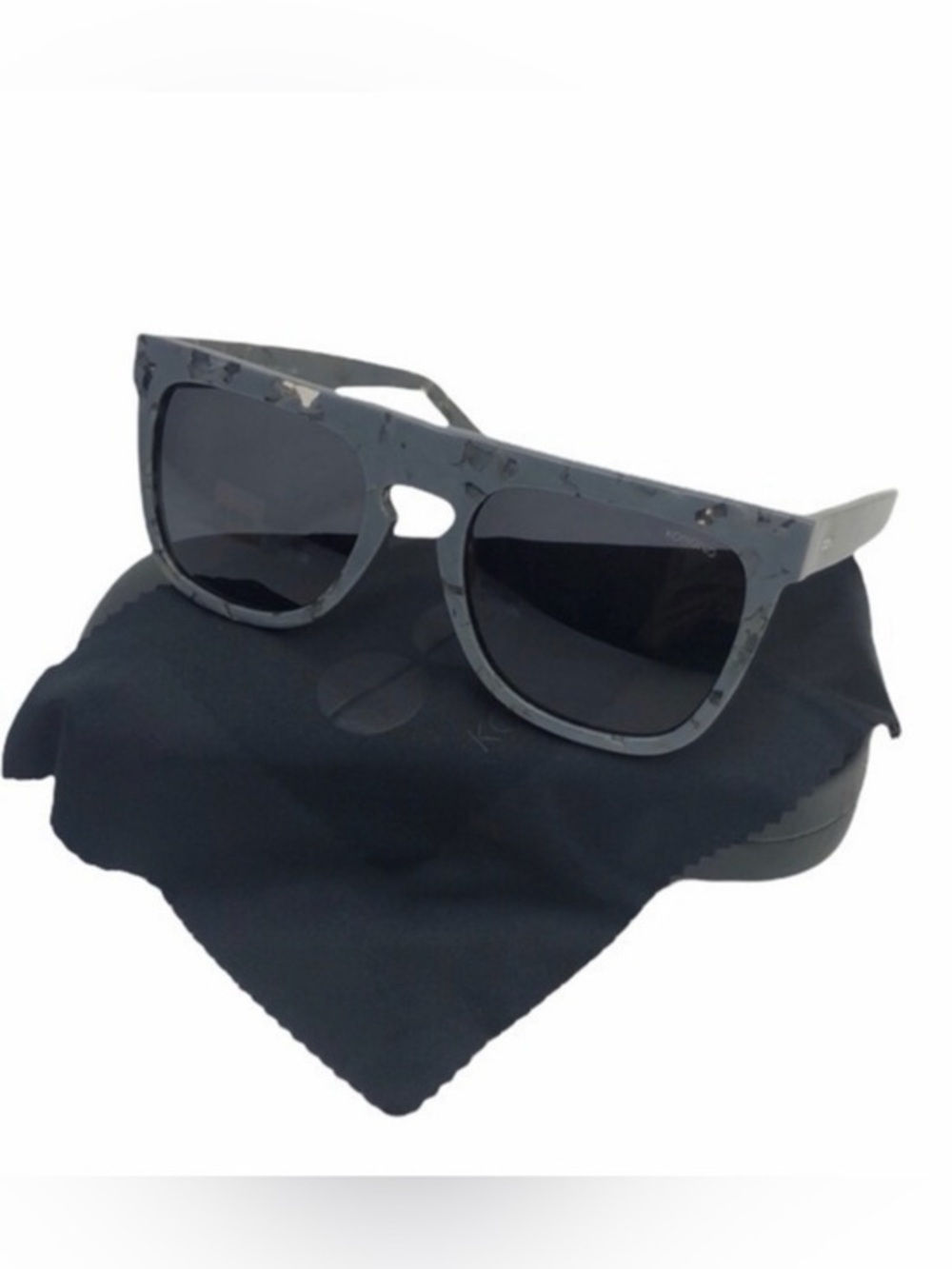 KOMONO Bennet Concrete Sunglasses NEW gray flat brow